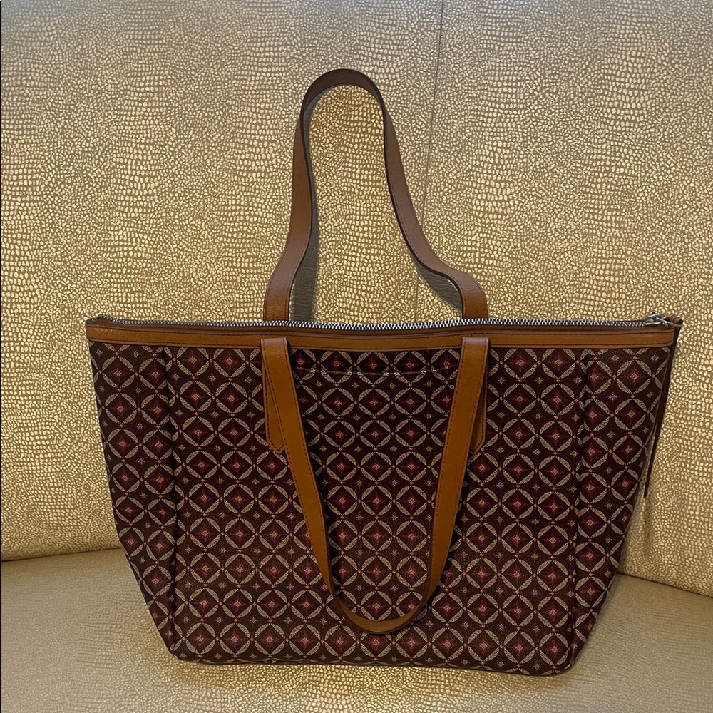 Fossil Geometric Print Tote Bag in Burgundy and Brown Coated Canvas/leather trim